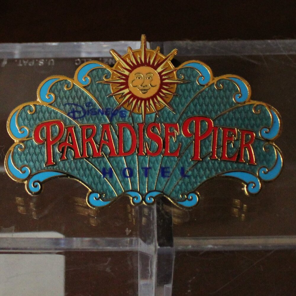 🎉HP🎉2005 Disney's Paradise Pier Hotel Official Collectible Trading Pin